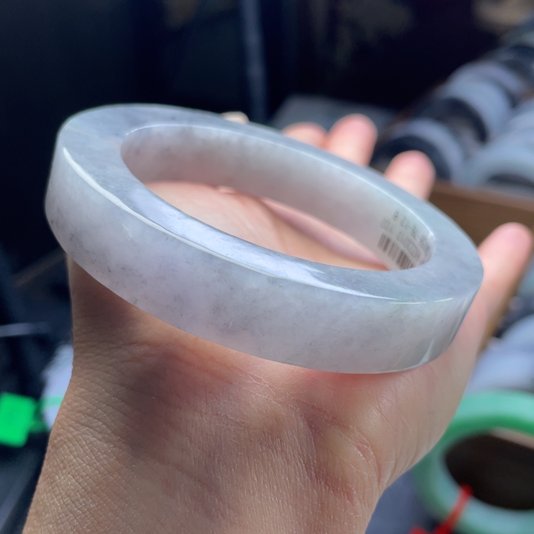 定制翡翠未镶嵌翡翠手镯