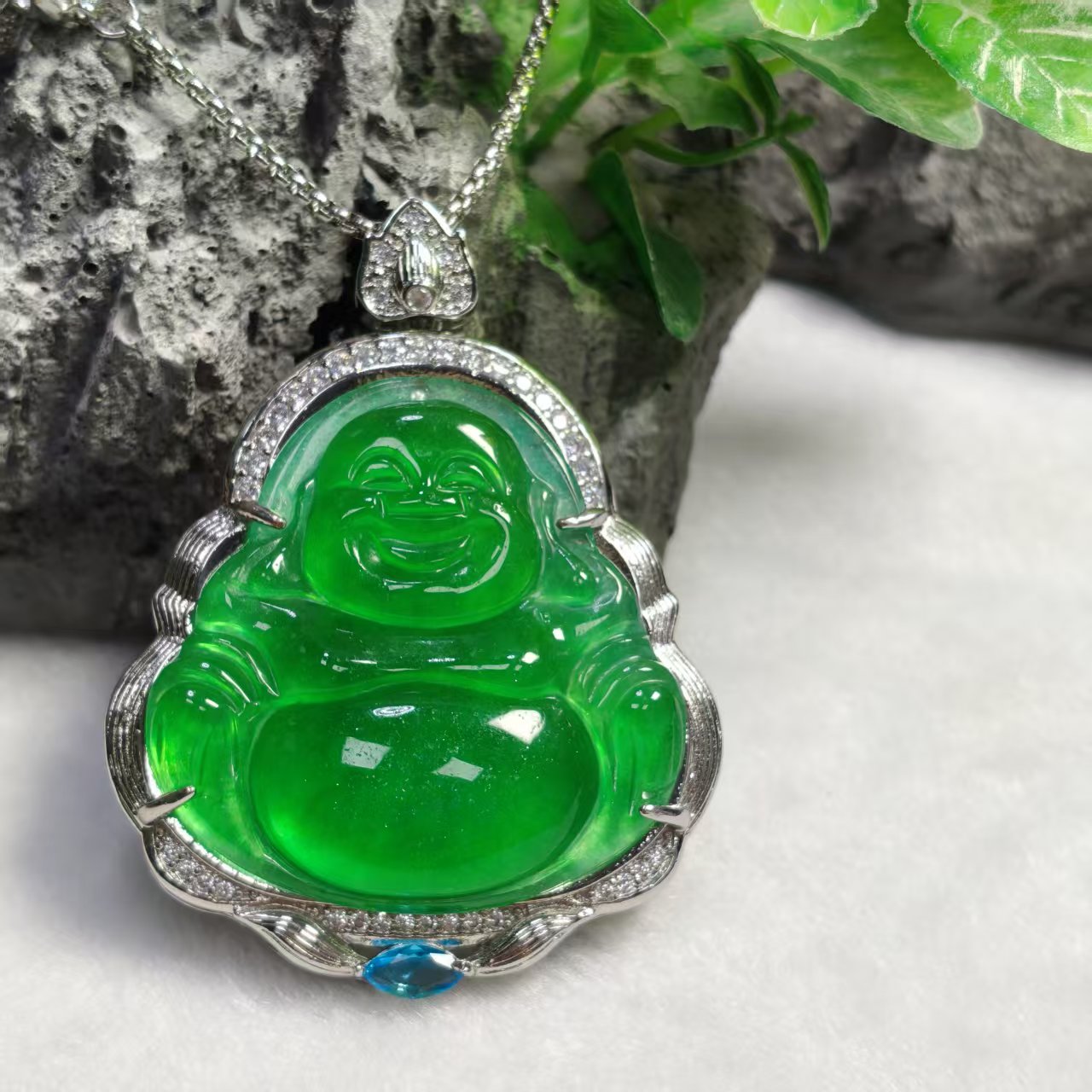 Q典藏品 绿佛公时尚吊坠大气美轮美奂尽显魅力