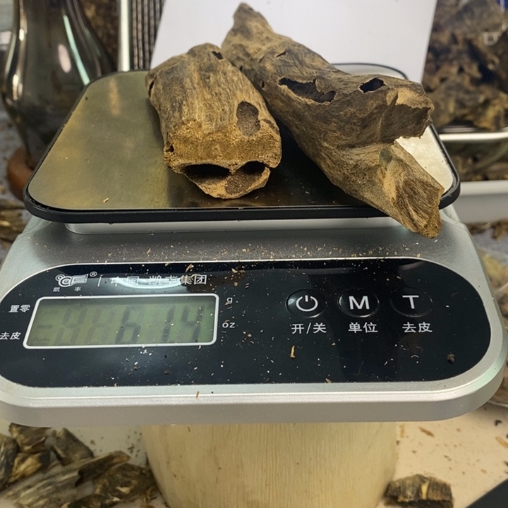 沉香碎屑沉香原材料