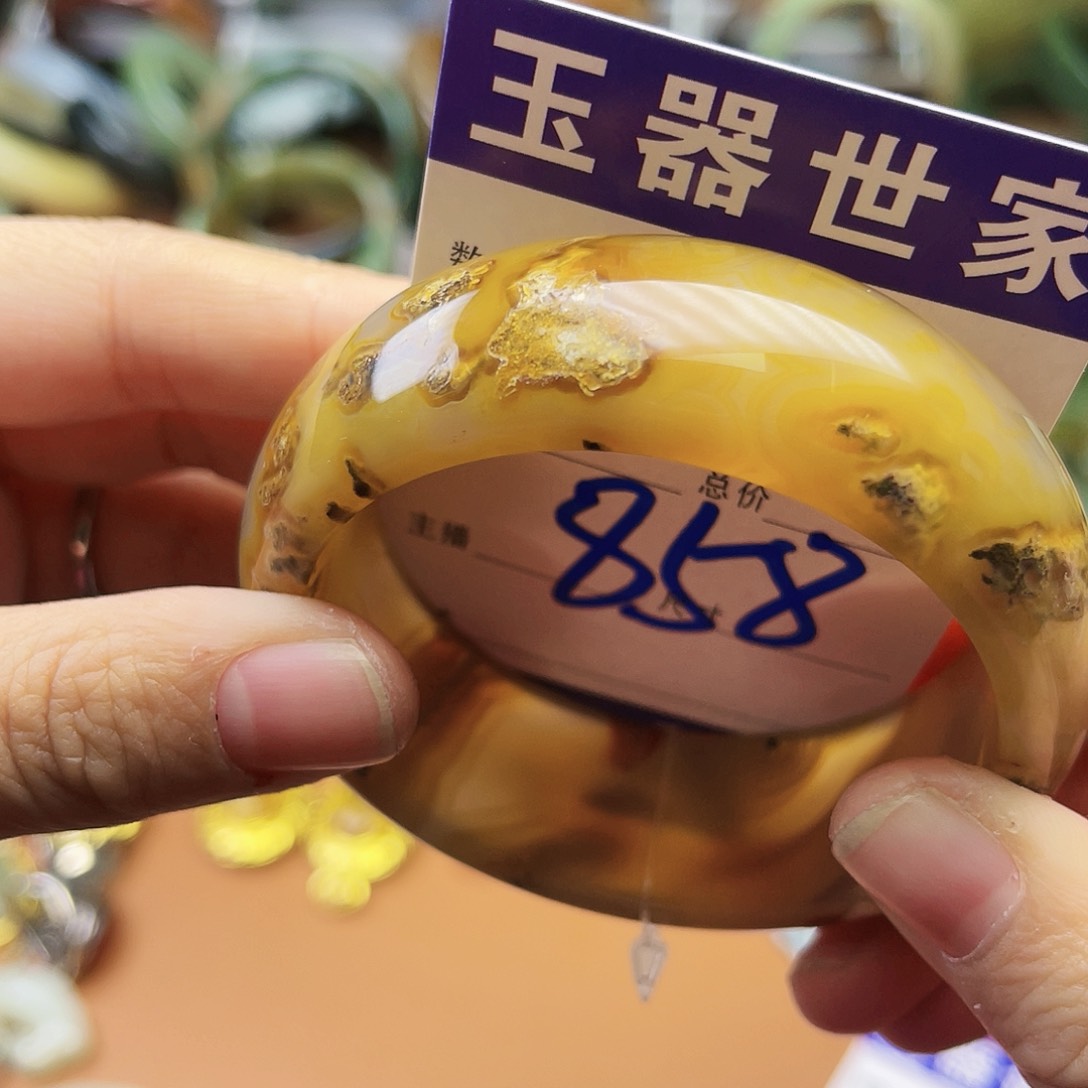 石英质玉颈饰未镶嵌元*