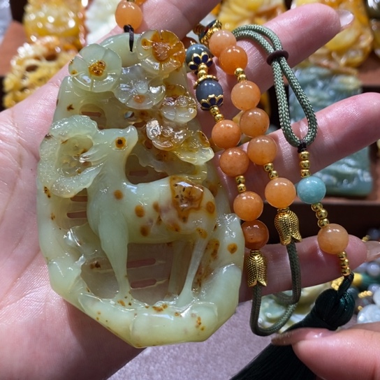 蛇纹石玉未镶嵌颈饰