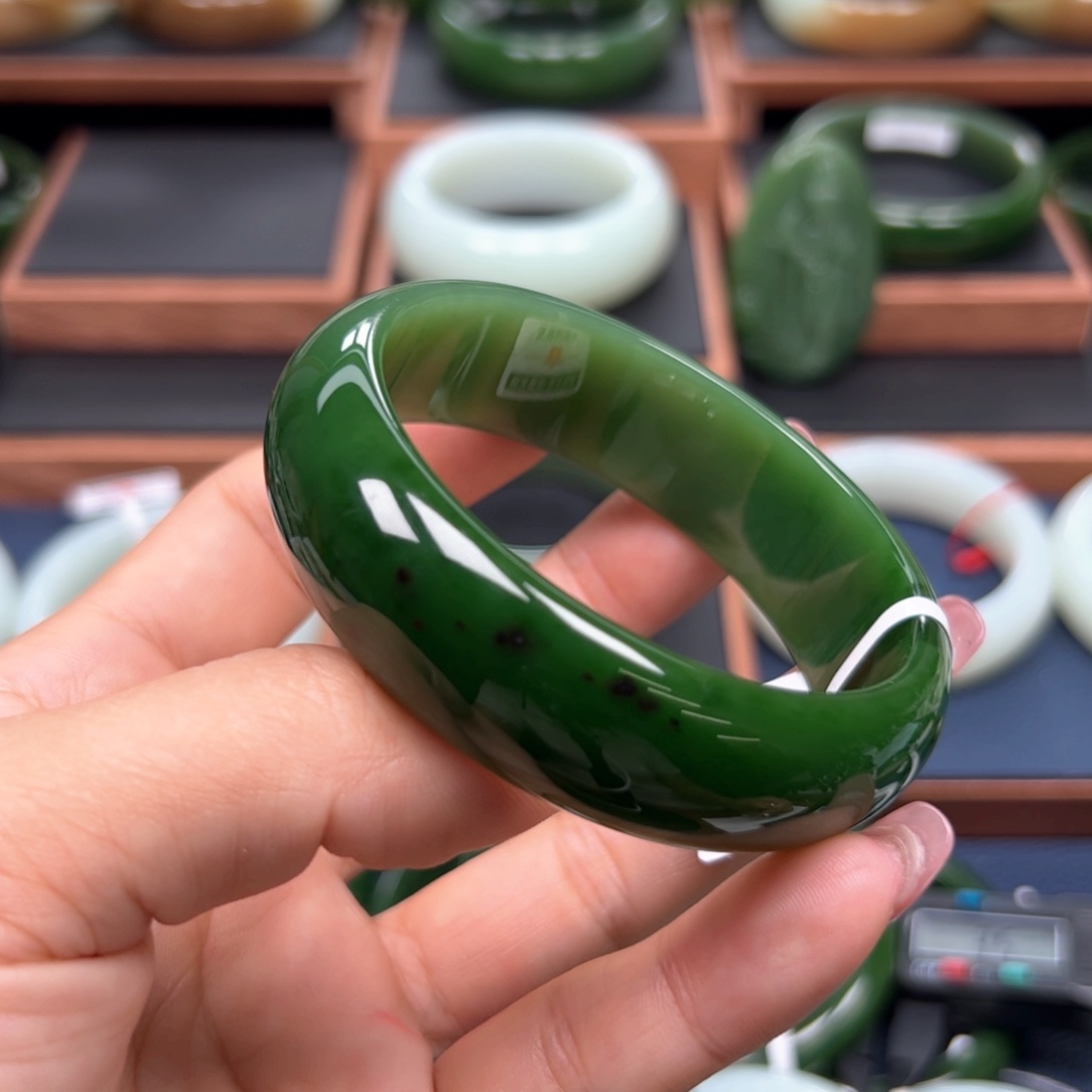 未镶嵌手镯和田玉（碧玉）