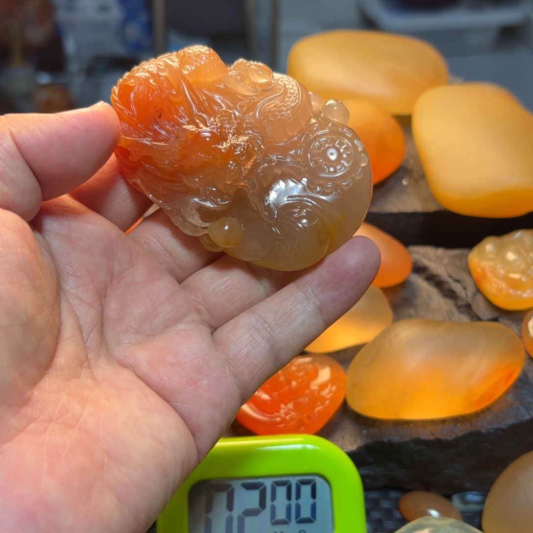 买***糕石英岩玉未镶嵌挂件