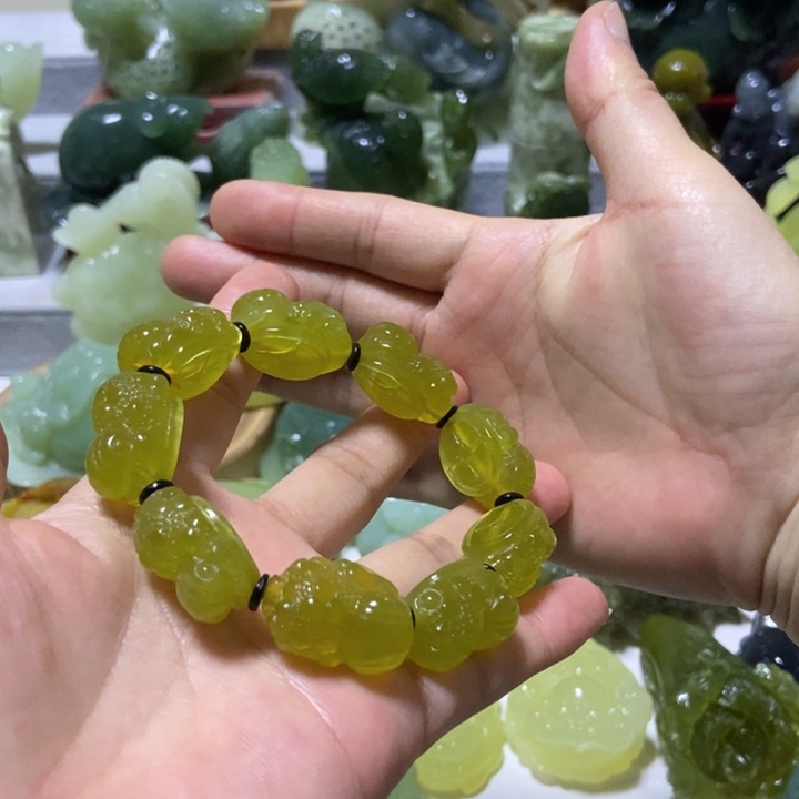 【闪购商品】蛇纹石玉手串未镶嵌尘**梦