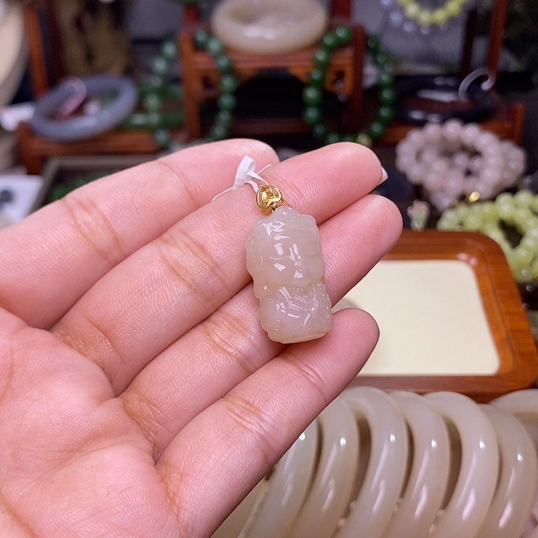 和田玉藕粉福利清货价金镶度母未镶嵌