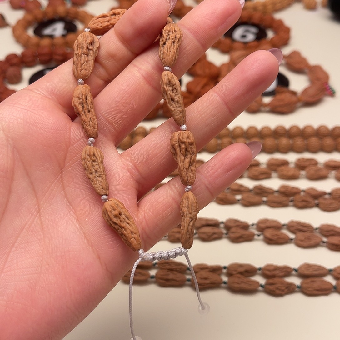 M***哥吊坠文玩核桃异形手串