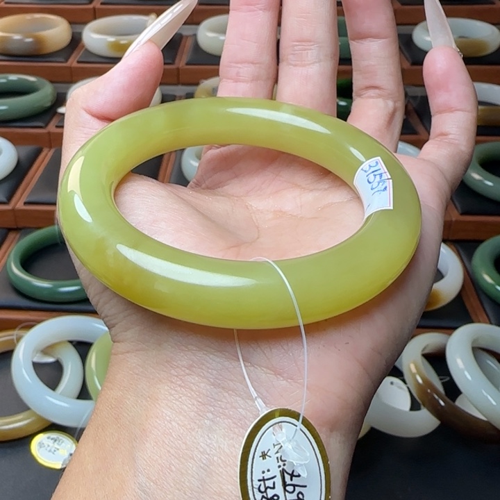 和田玉未镶嵌手镯鸡油黄糖57.1胖圆条