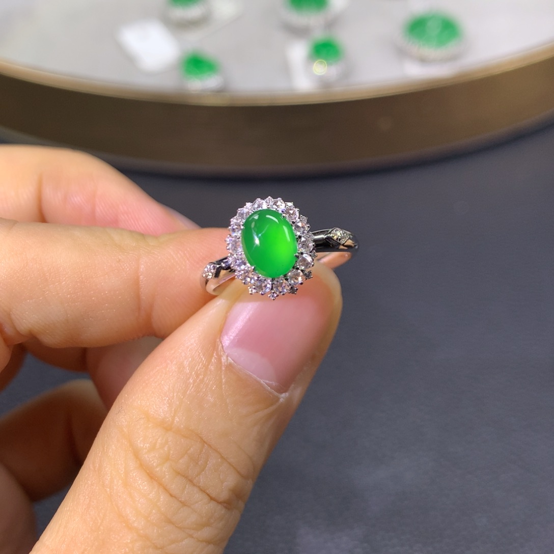 翡翠戒指18K金镶嵌翡翠