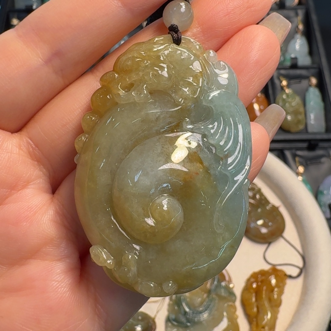 翡翠未镶嵌颈饰龙牌