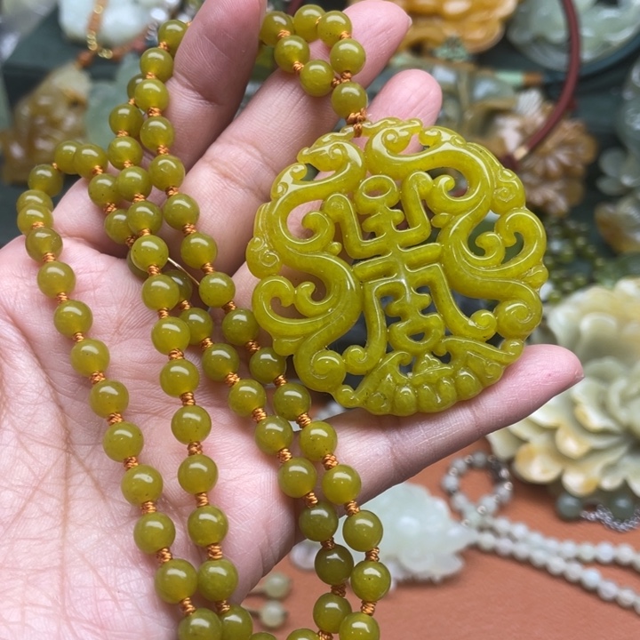 蛇纹石玉吊坠合金