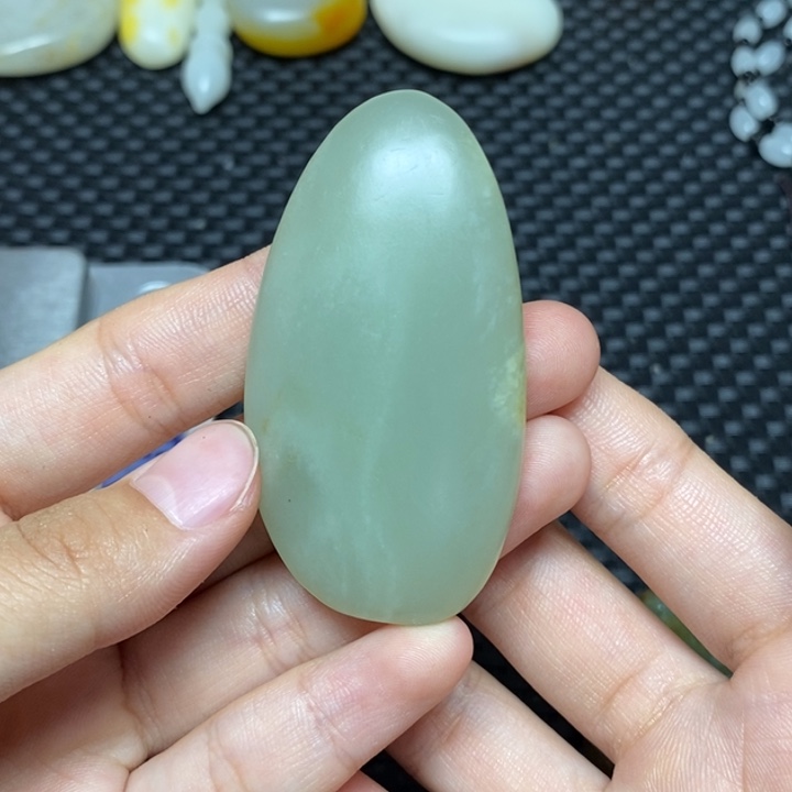 和田玉未镶嵌把件