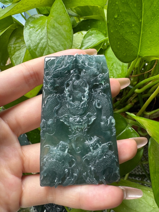 纯天然翡翠A货九龙护主，78*46.5*10