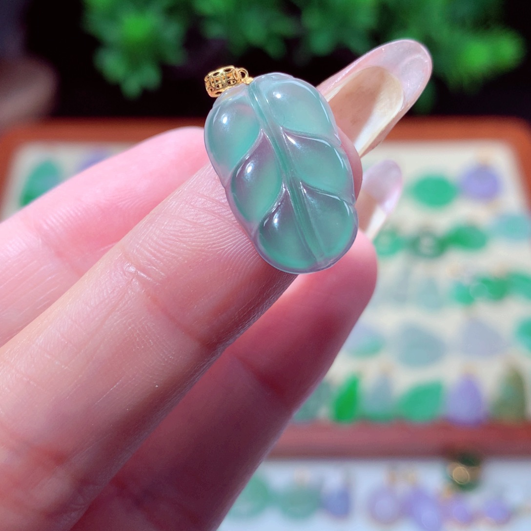 翡翠吊坠(不含链)18K金镶嵌