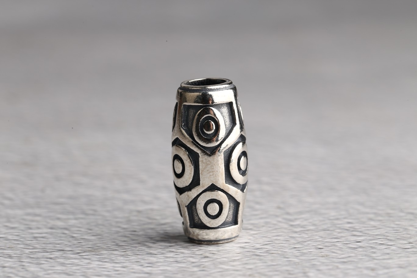 吊坠925银 藏式立体浮雕九眼桶珠（不含绳）X6783 复古个性