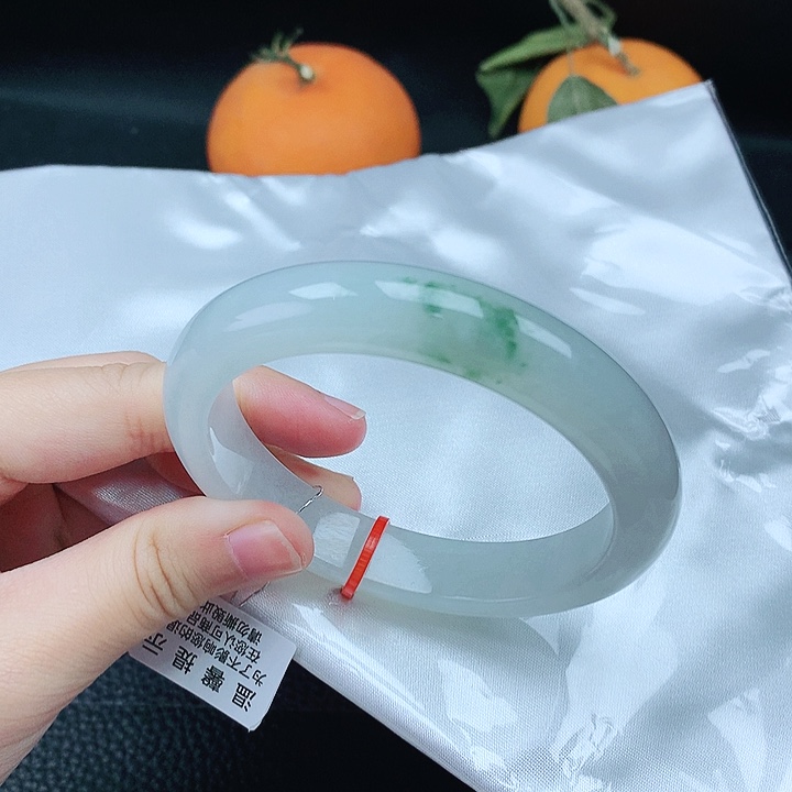 翡翠手镯未镶嵌56圈