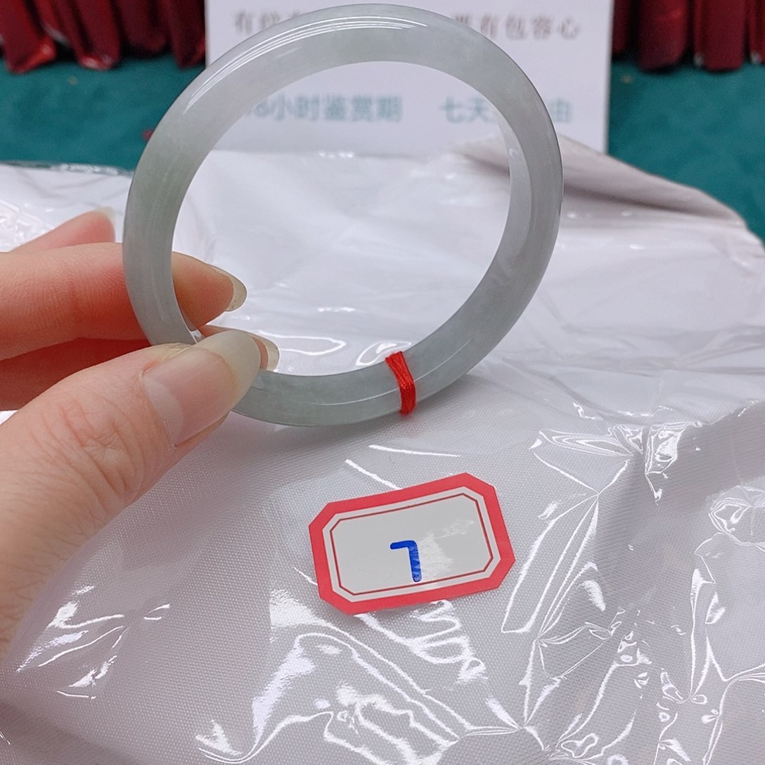 翡翠手镯未镶嵌L***?07777777