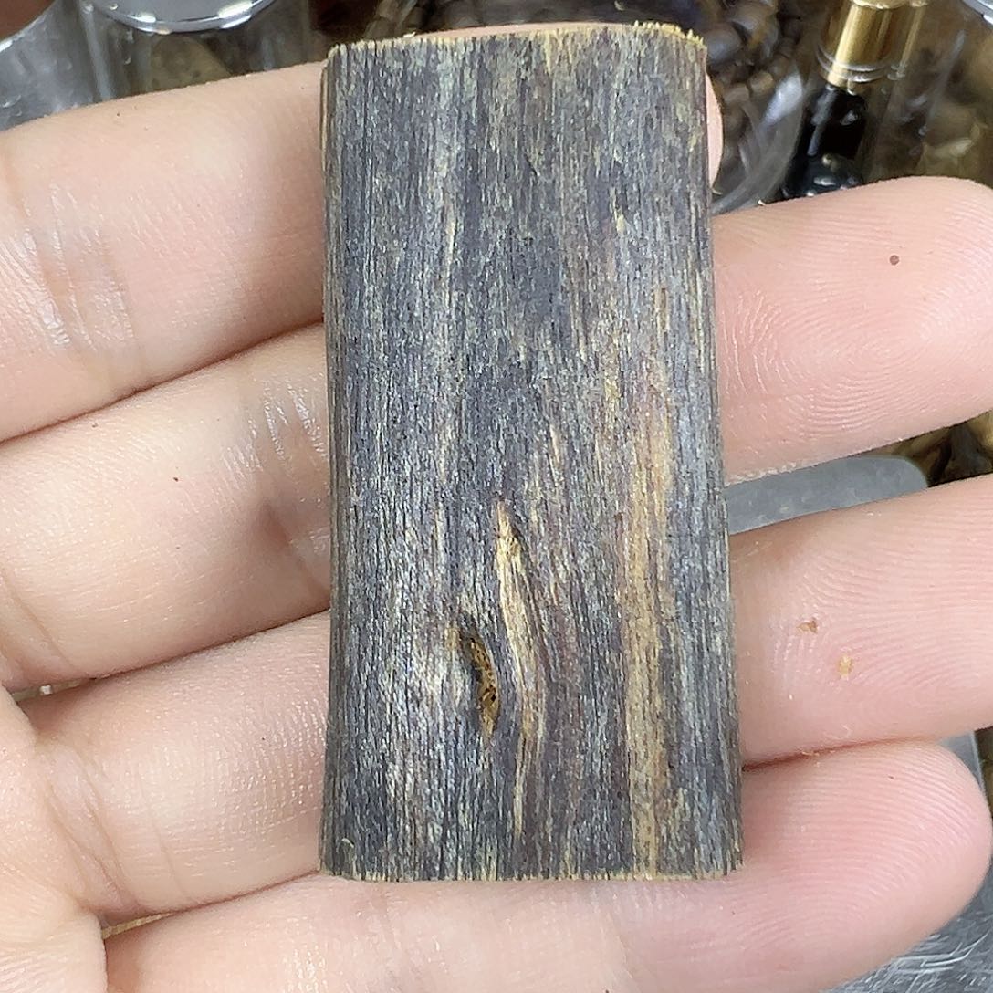 沉香木吊坠忆**®白棋楠沉水吊坠8.5克