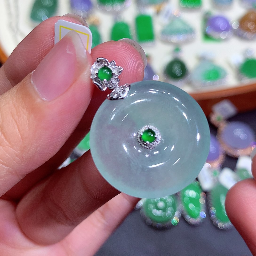 翡翠吊坠(不含链)18K金镶嵌