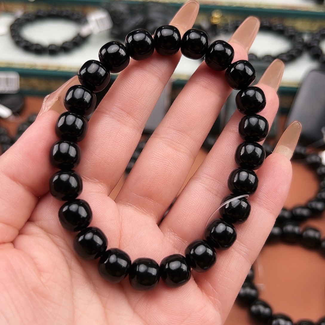 飞***人和田玉未镶嵌手串