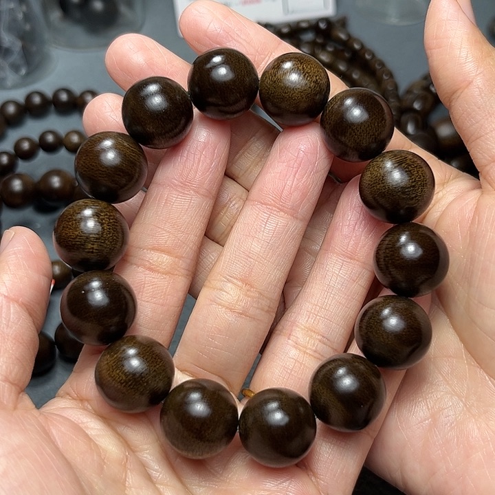 沉香手串白棋玉化