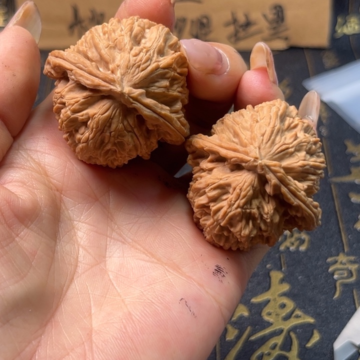 文玩核桃把件全品三角白