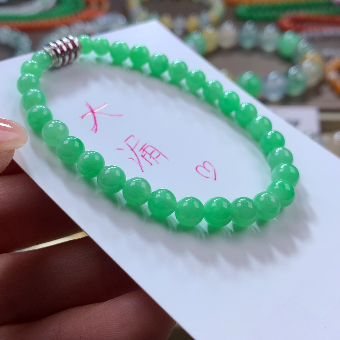 未镶嵌翡翠手链闭眼拍，大漏！木那甜阳绿卡4.2-5.8