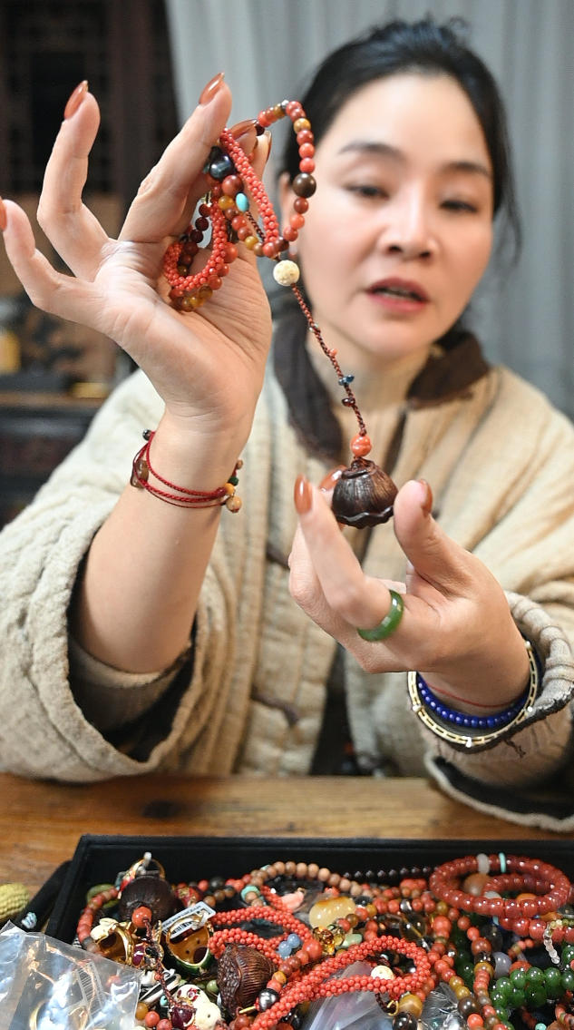 非金属木质吊坠 包浆红小珠木质莲蓬吊坠项链