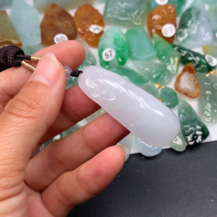 翡翠未镶嵌颈饰随型