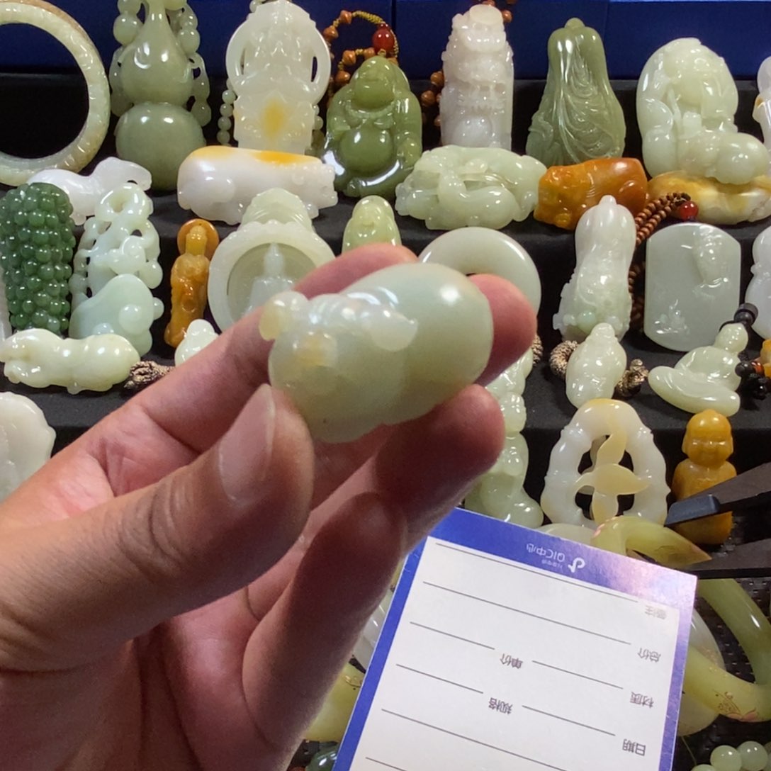 @***酸和田玉未镶嵌挂件