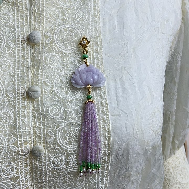 翡翠挂件未镶嵌顾*紫翡莲花压襟