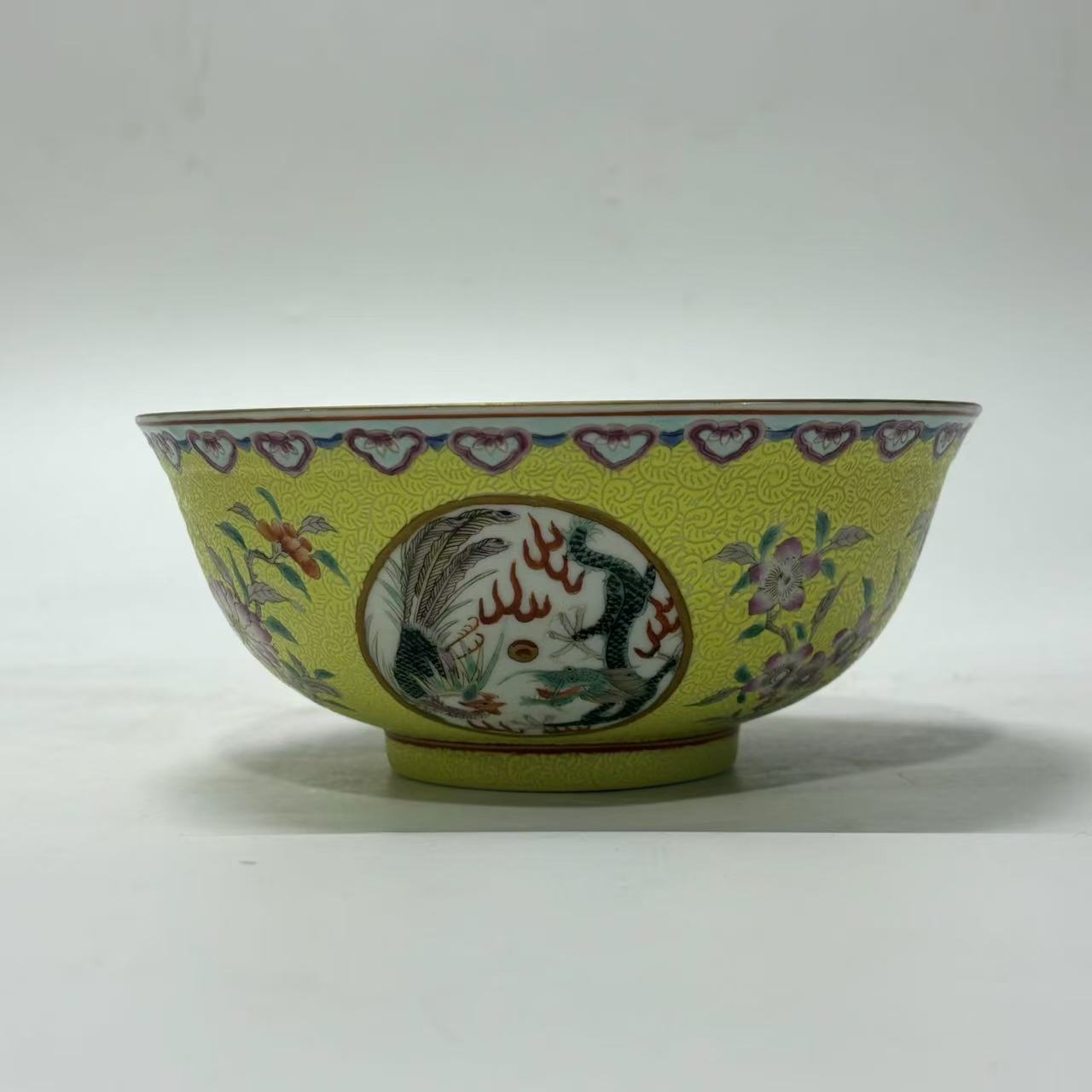 HJD2501-157黄地开光龙凤纹内青花瓜蝶连绵