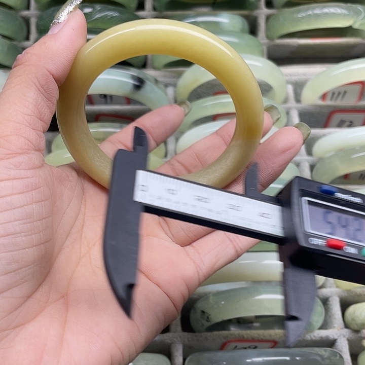 蛇纹石玉未镶嵌手镯112