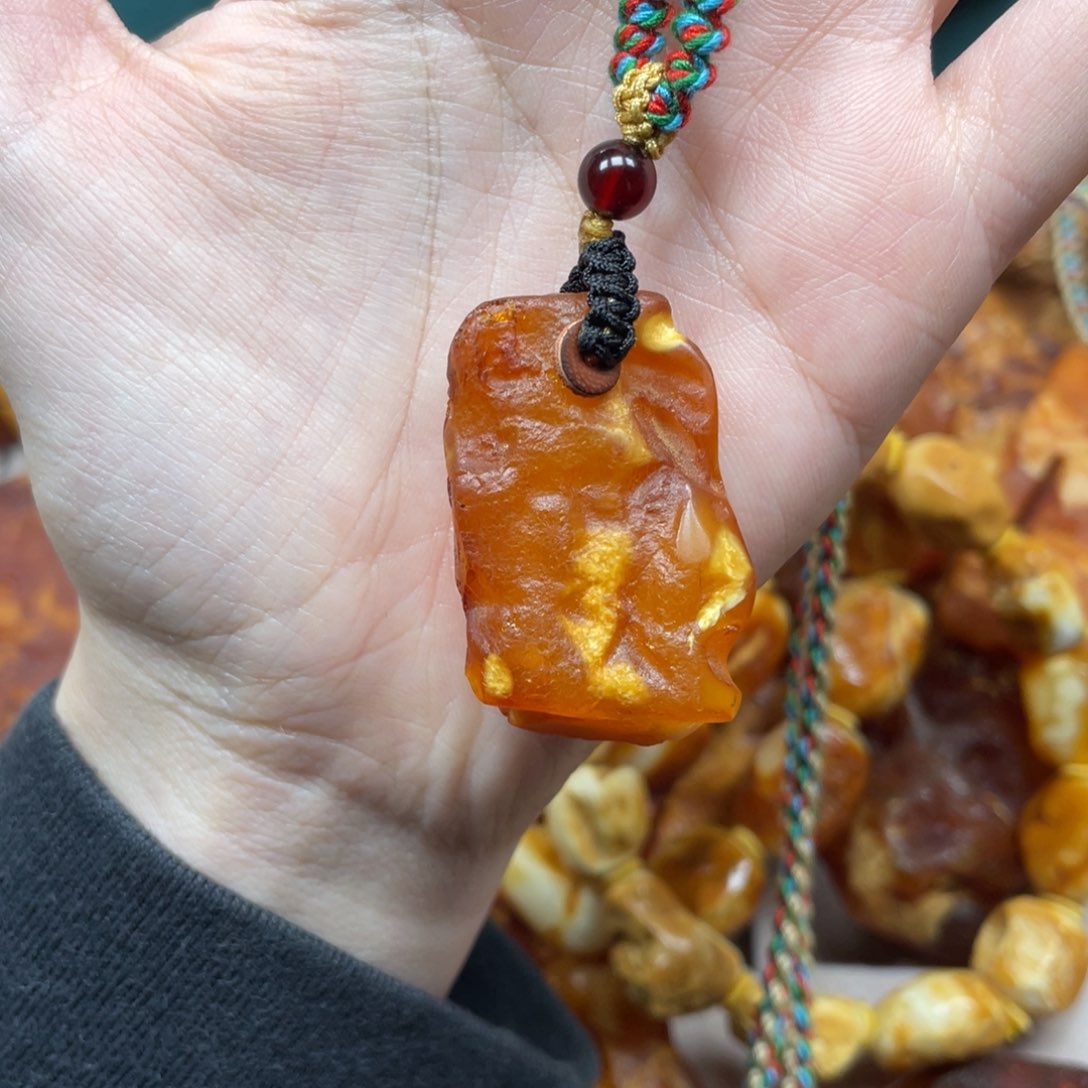 琥珀珠宝奇石未镶嵌