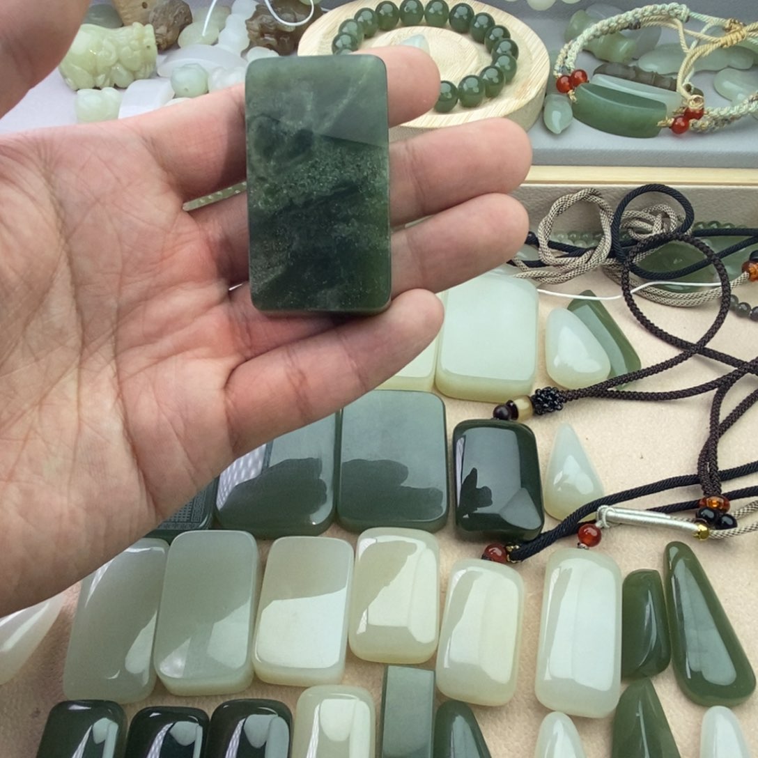 和田玉颈饰未镶嵌微瑕有棉