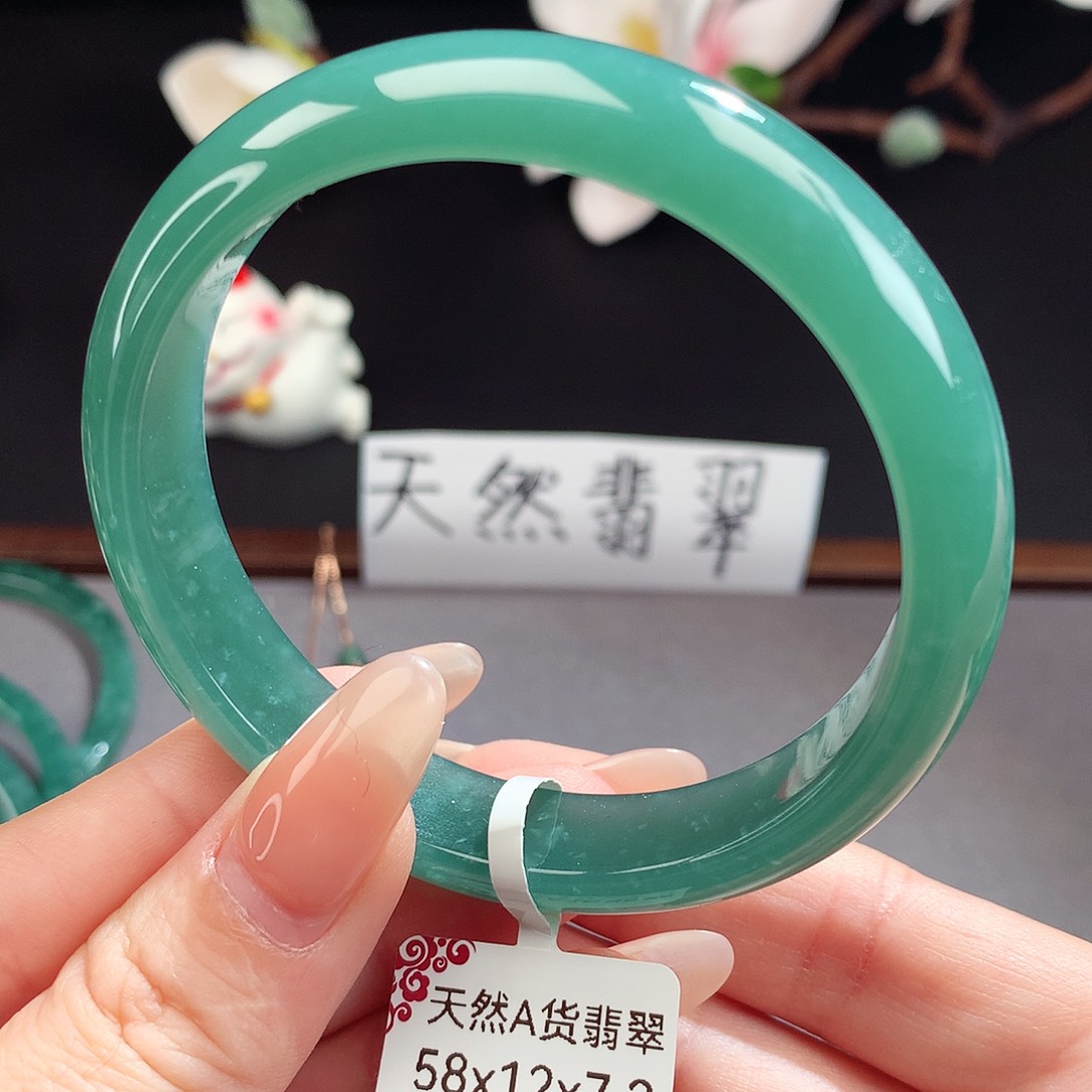 翡翠手镯（圆镯）未镶嵌