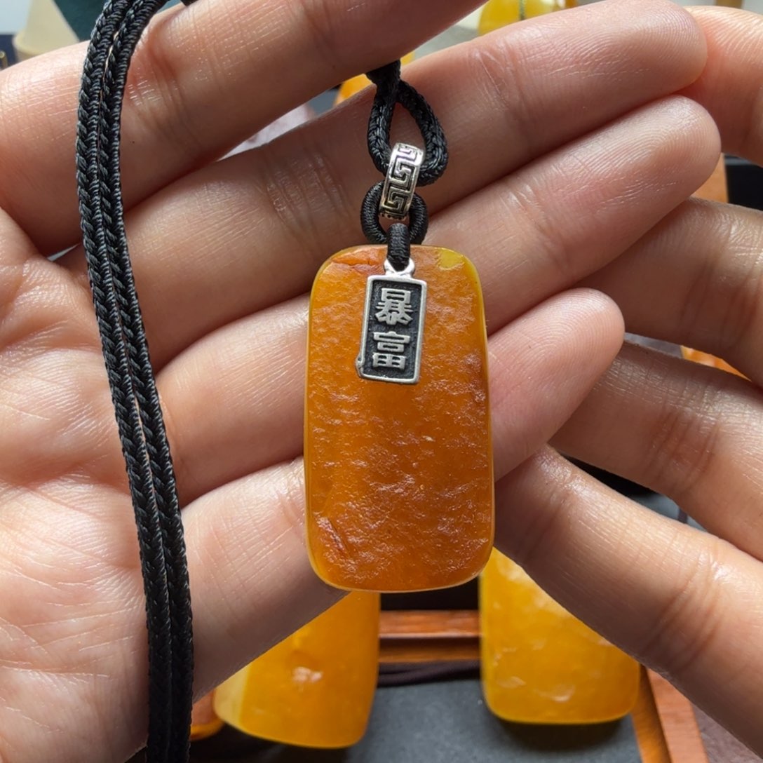 琥珀吊坠(赠链)未镶嵌