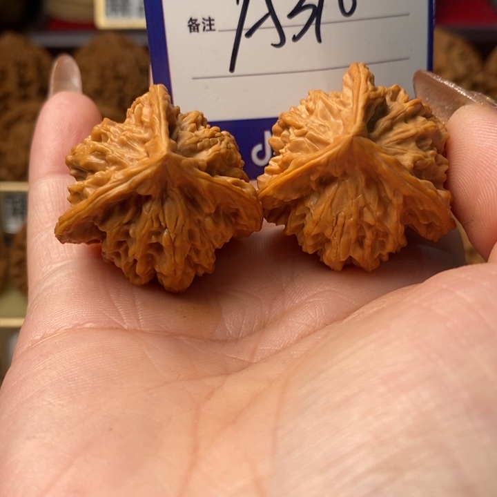 朝***生把件桃核三棱三棱三棱