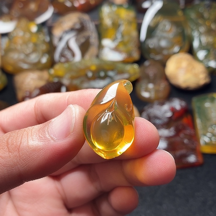 琥珀未镶嵌颈饰228