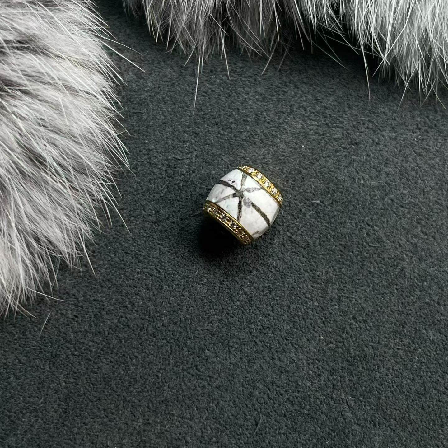 22k镶嵌红玉髓反镶蚀法恩斯 尺寸10.3*10.5