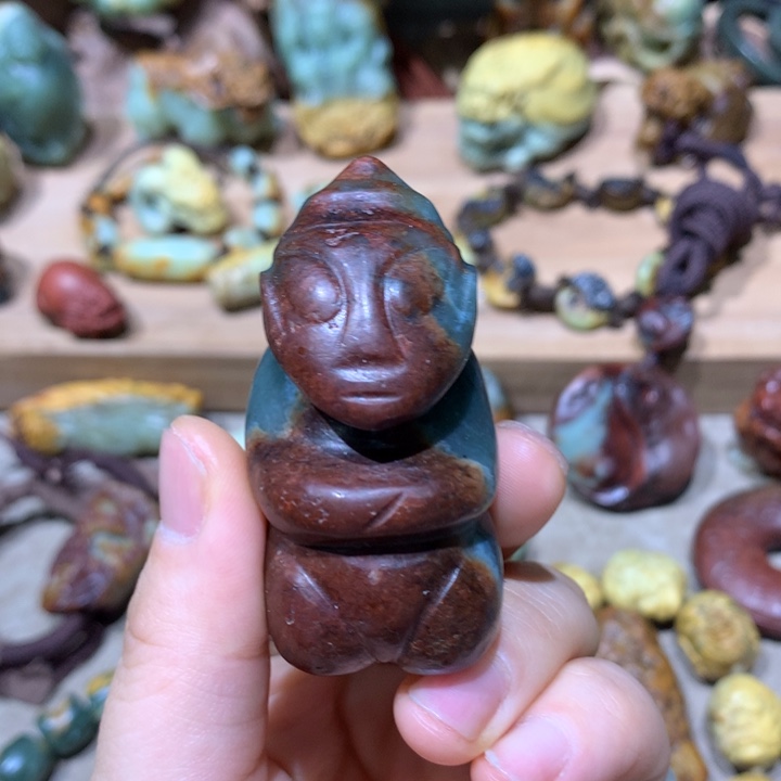 未镶嵌岫岩河磨玉（透闪石质玉）挂件