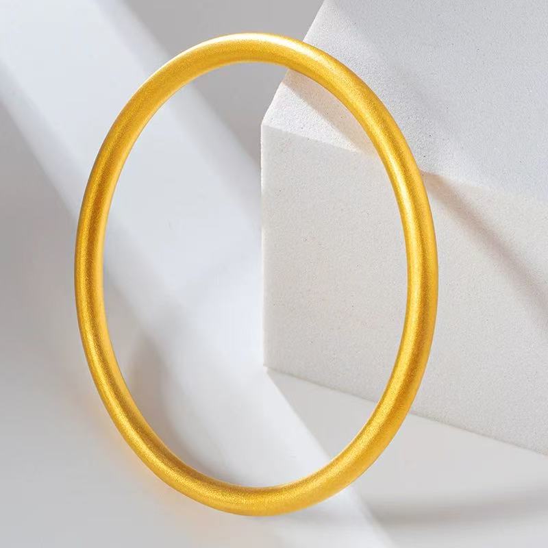 金    色      手   镯