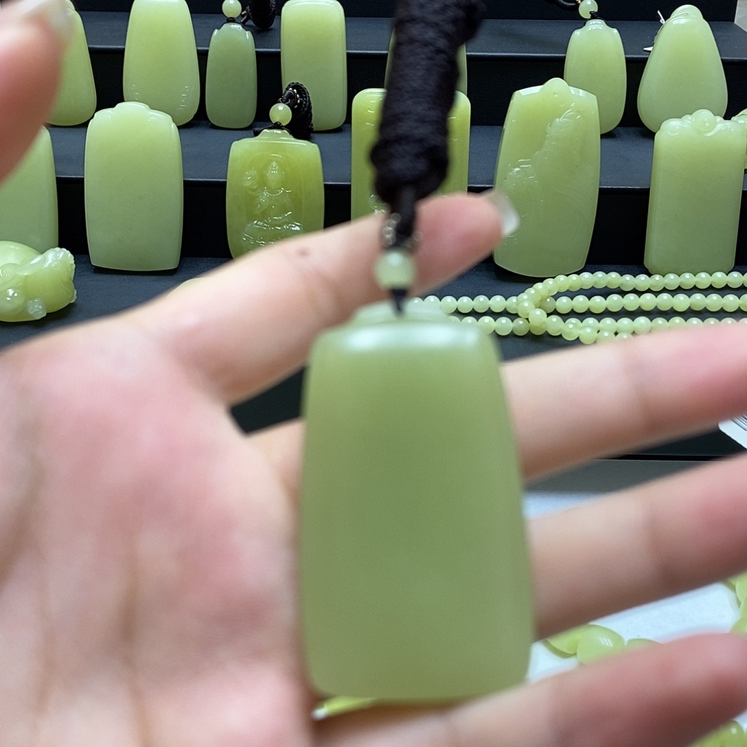 和田玉未镶嵌吊坠(不含链)