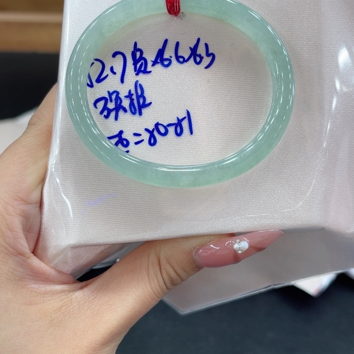 翡翠手镯未镶嵌翡翠
