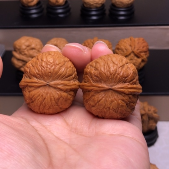 文玩核桃把件金蟒蛇皮球23