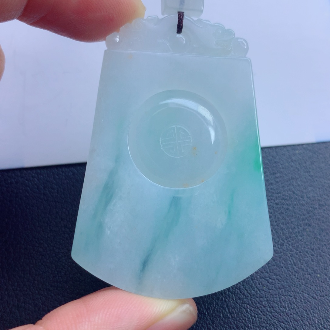 翡翠未镶嵌颈饰时来运转