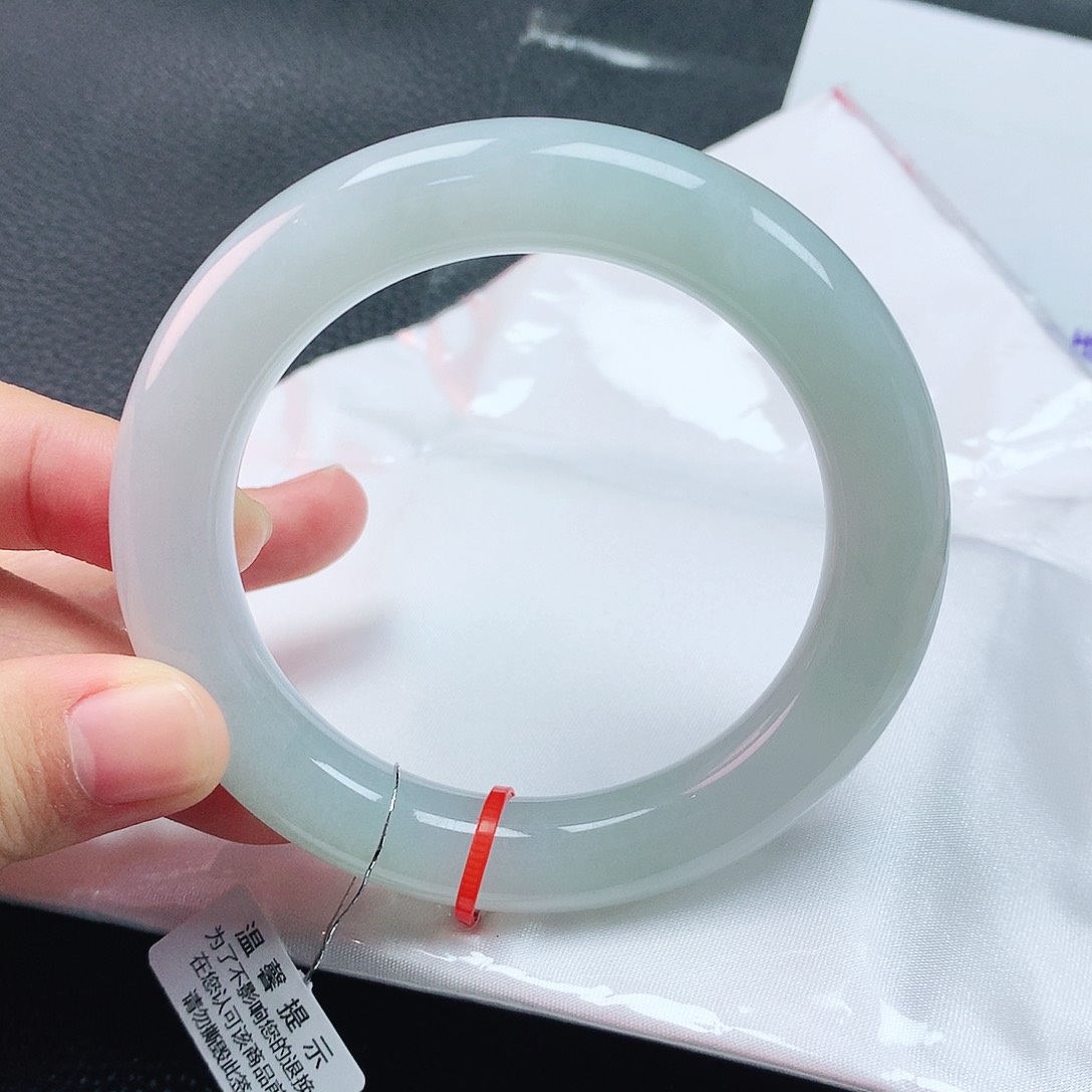 翡翠手镯未镶嵌56胖