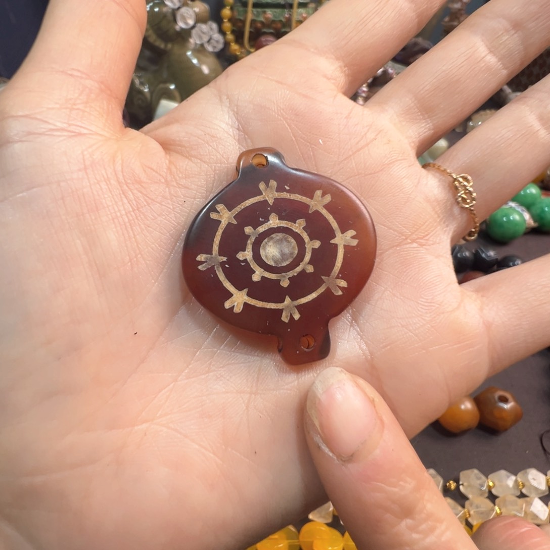 琥珀裸石未镶嵌做工精致大方精致