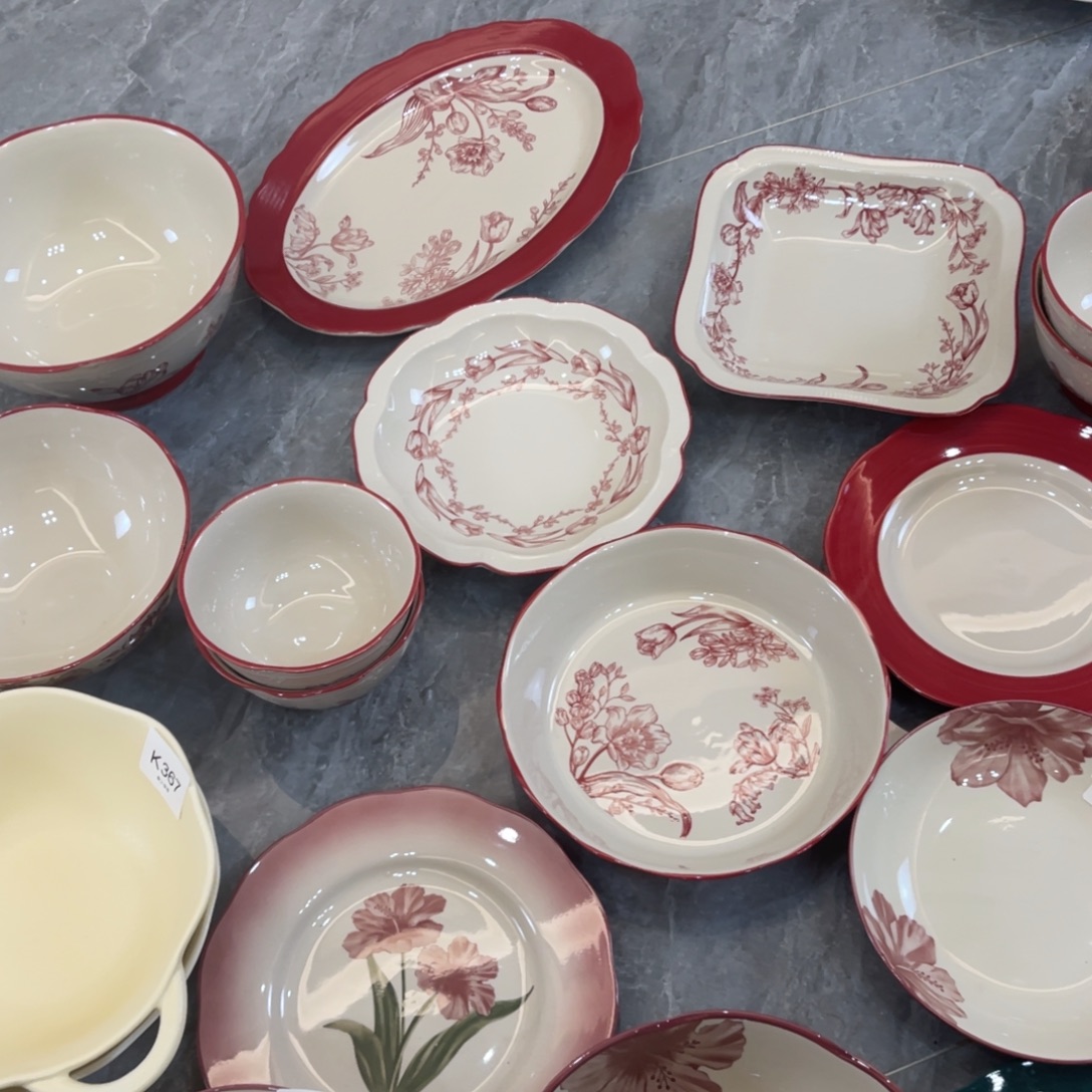 陶瓷微瑕餐具介意勿拍，满18飞！四个碗