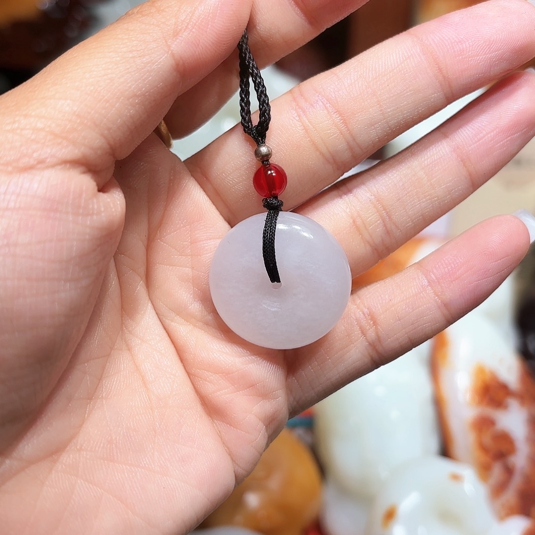 拥***祥和田玉未镶嵌挂件