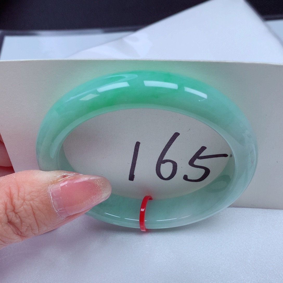 翡翠手镯未镶嵌翡翠